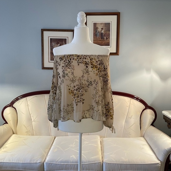 Wilfred | Long Sleeve Ribbed Floral Pattern Off The Shoulder Top - Picture 5 of 10